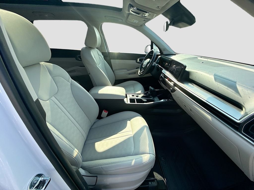 Used 2025 Glacial White Pearl Kia S image 17