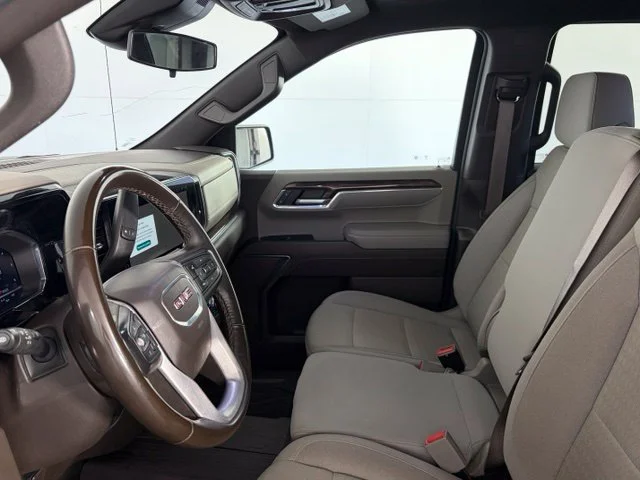 Used 2024  GMC SLE image 11