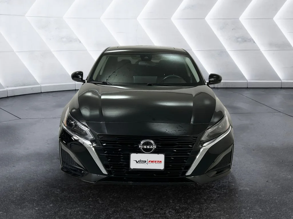 Used 2024 Black Nissan 2.5 SV image 2