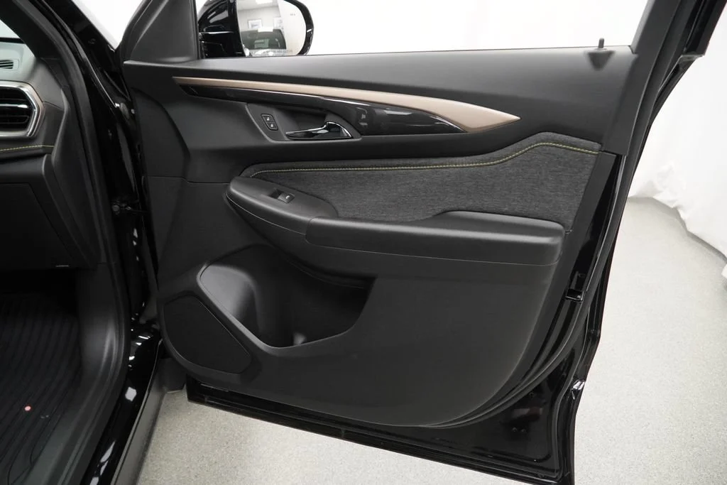 New 2026 Mosaic Black Metallic Chevrolet ACTIV image 27