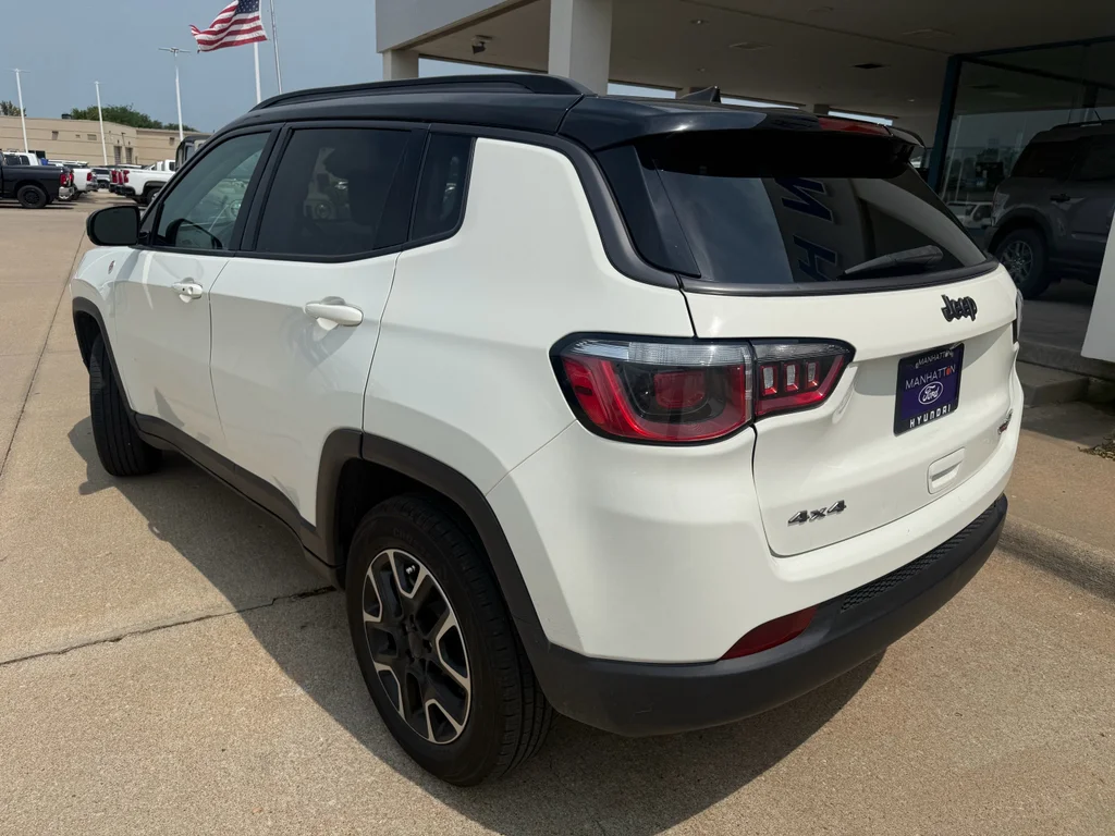 Used 2020 White Clearcoat Jeep Trailhawk image 11