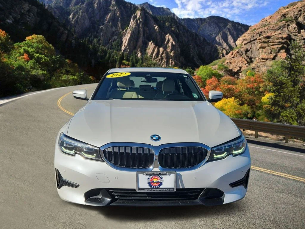 Used 2022 White BMW 330e xDrive image 6