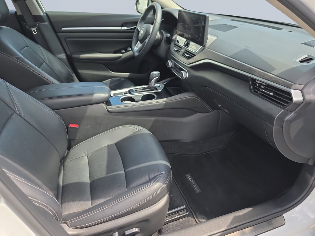 Used 2024 Pearl White Tricoat Nissan 2.5 SL image 38