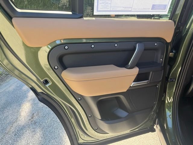 New 2026 Woolstone Green Land Rover X-Dynamic SE image 11