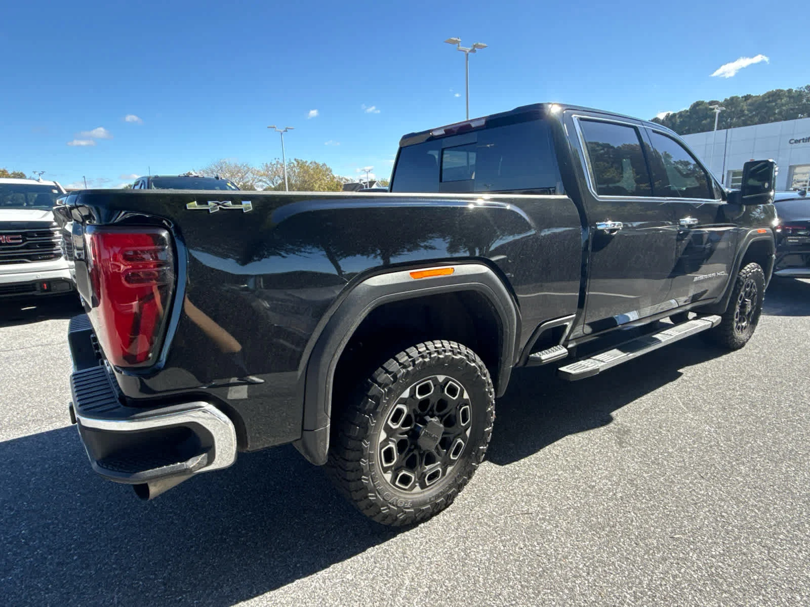 Used 2025 Onyx Black GMC SLT image 5