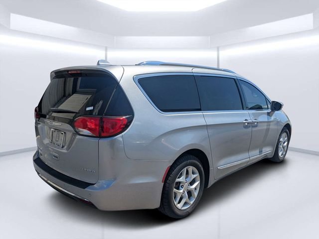 Used 2020 Silver Chrysler Limited image 3