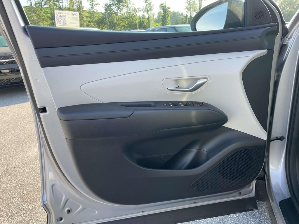 Certified Used 2025 Shimmering Silver Hyundai Blue image 5