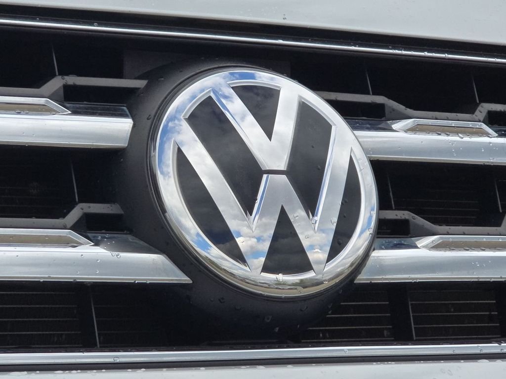 Used 2019 White Volkswagen 3.6L V6 SE image 32