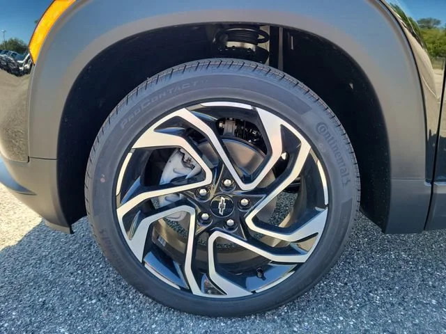 New 2026 Mosaic Black Metallic Chevrolet RS image 5