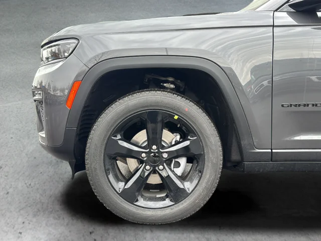 New 2026 Baltic Gray Metallic Clear-Coat Exterior Paint Jeep Limited image 23
