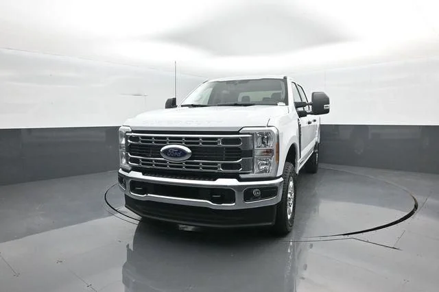 New 2026 Oxford White Ford F-250® XLT image 4
