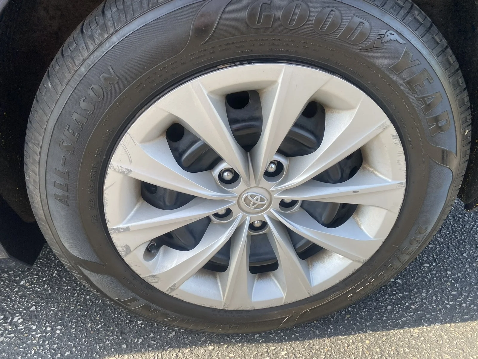 Used 2015 Blue Toyota LE image 8