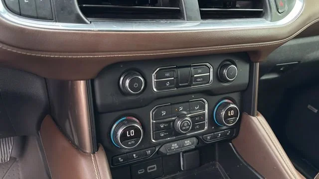 Used 2021 IRIDESCENT PEARL TRICOAT Chevrolet High Country image 29