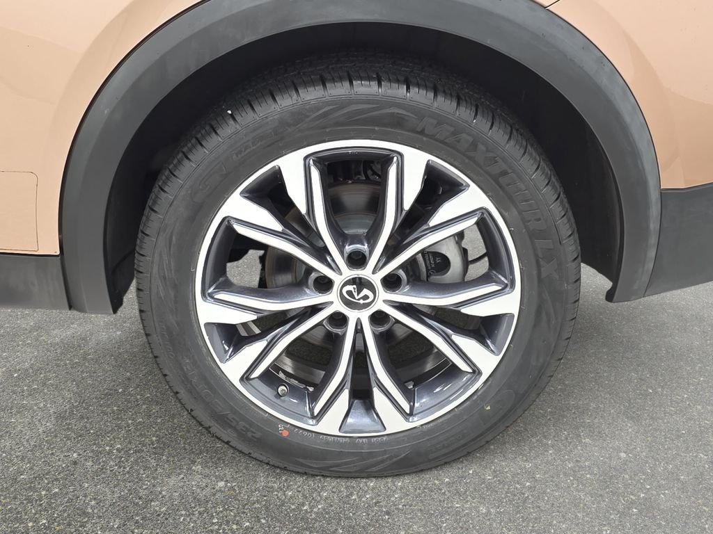 Used 2017 Liquid Copper INFINITI Premium image 31