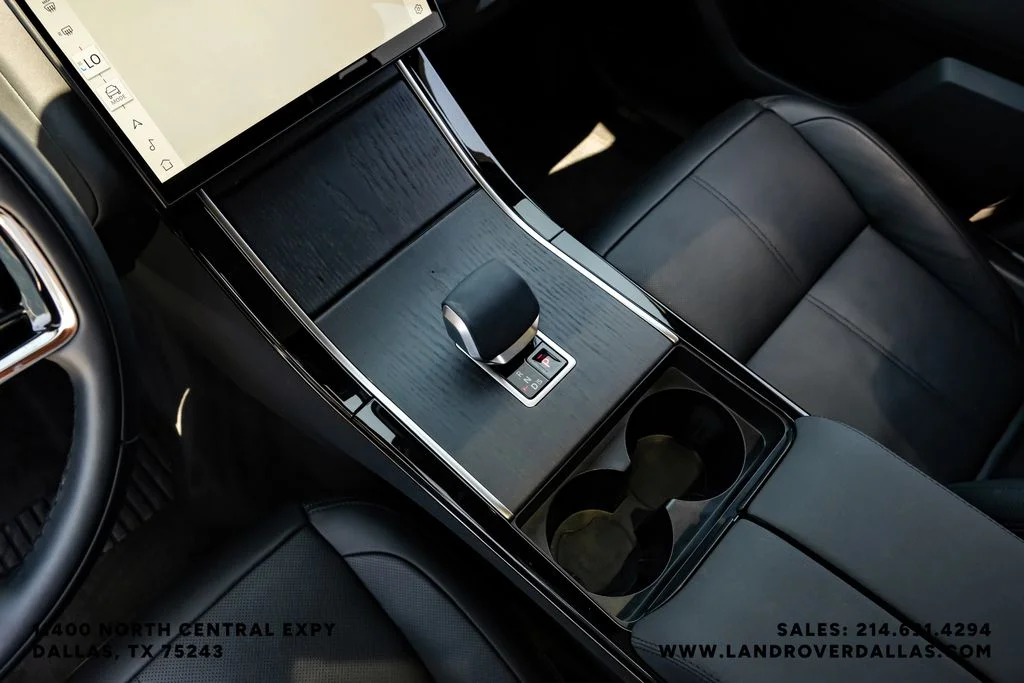 Used 2026 Black Land Rover Dynamic SE image 23