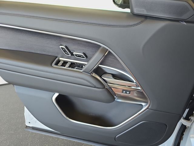 New 2026 Fuji White Land Rover SE LWB image 19