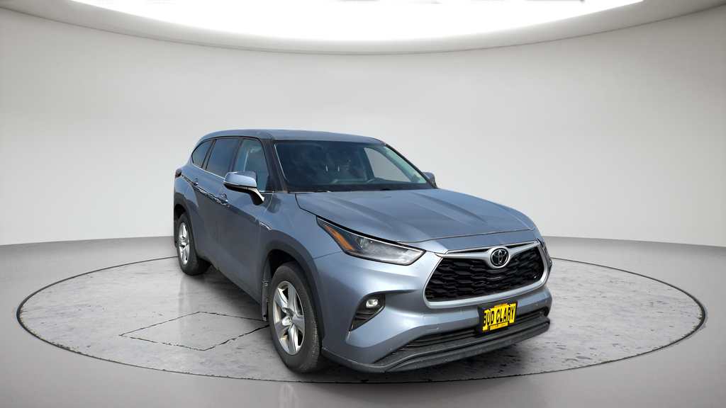 Used 2021  Toyota LE image 1