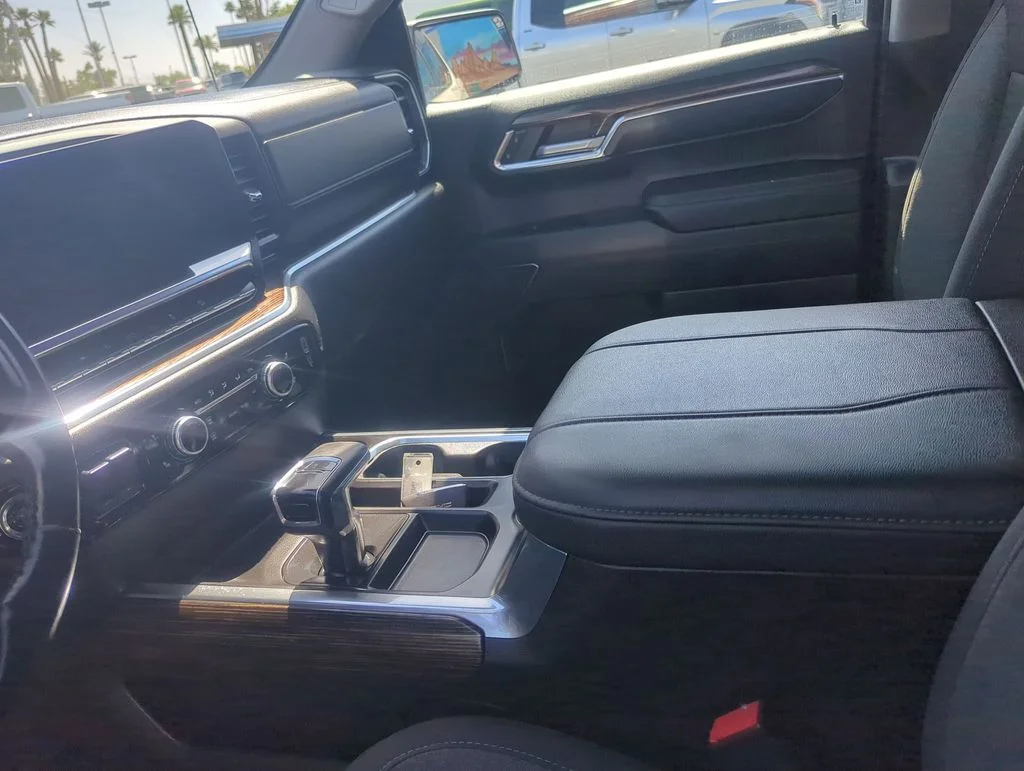 Used 2023 White GMC Elevation image 15