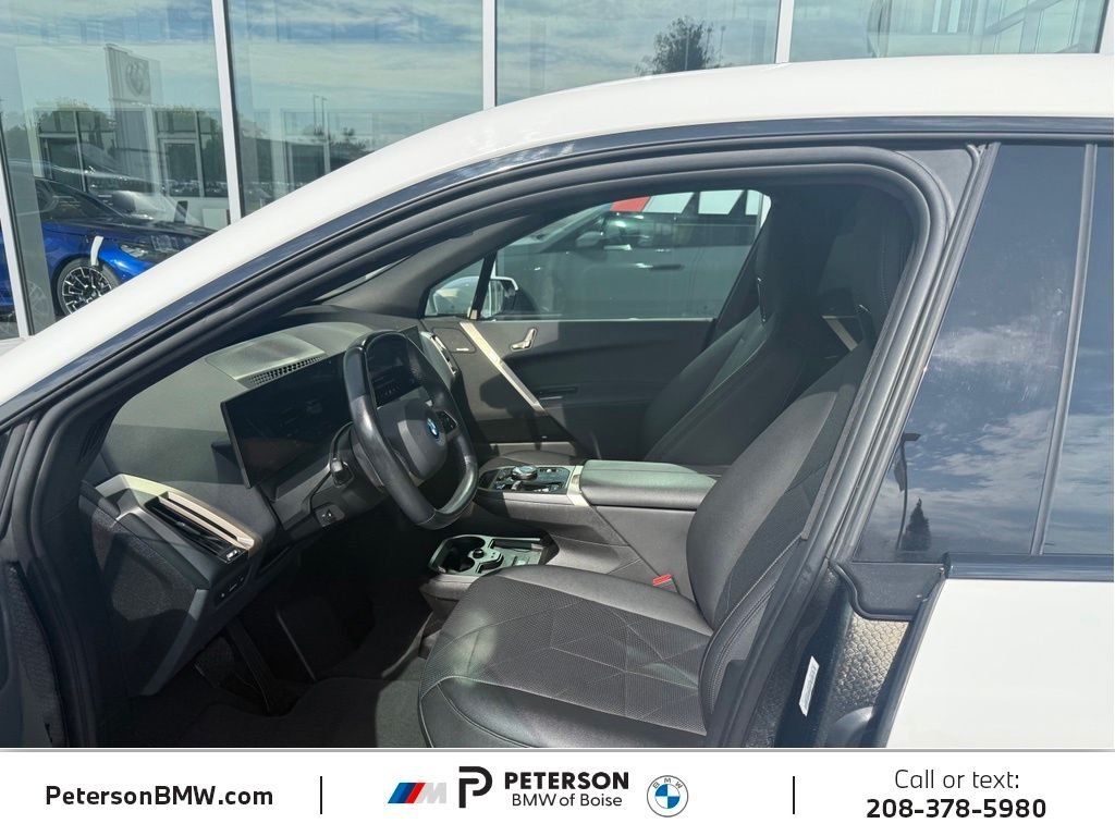 Used 2024 White BMW xDrive50 image 14