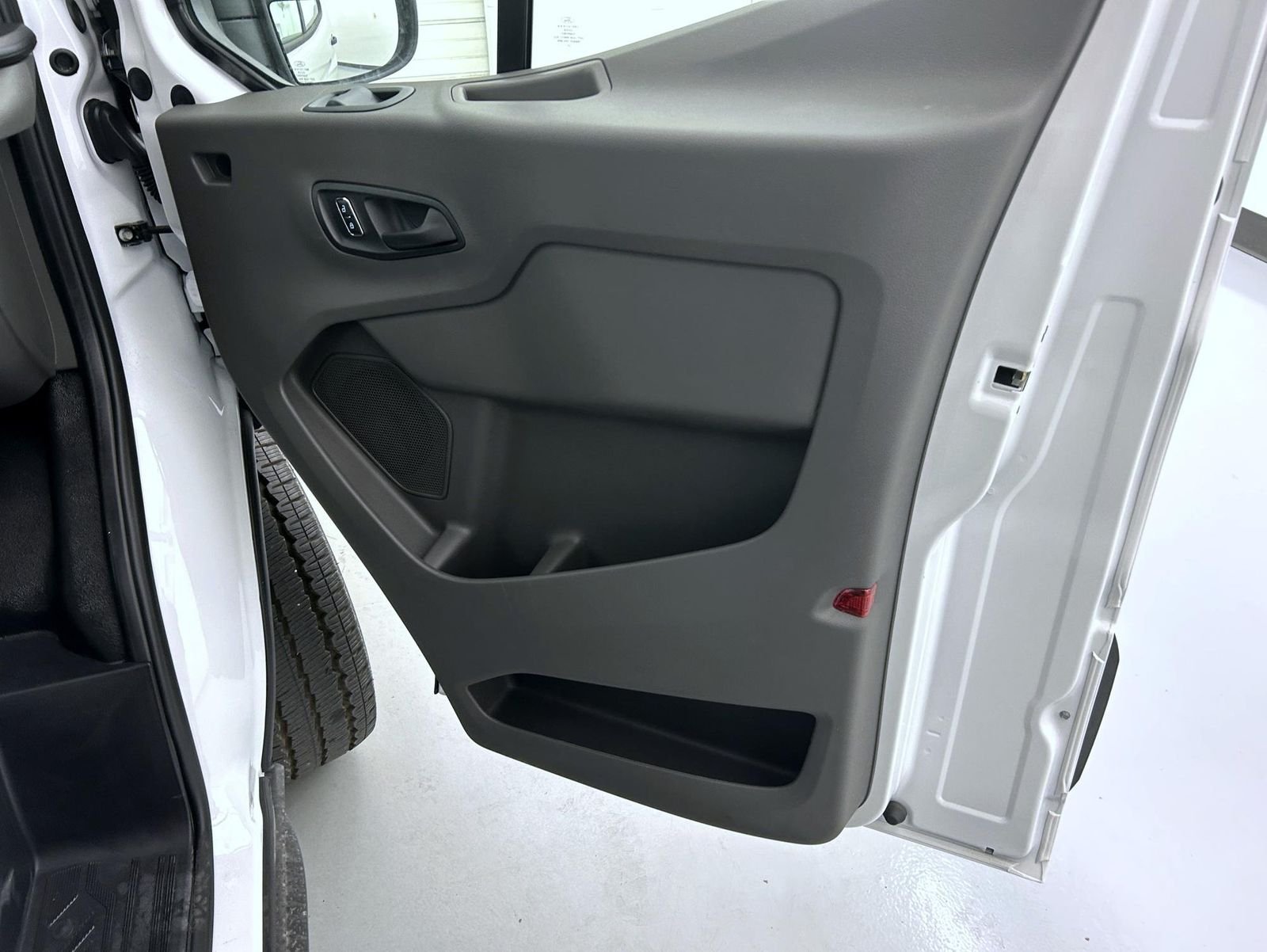 New 2026 Oxford White Ford XL image 16
