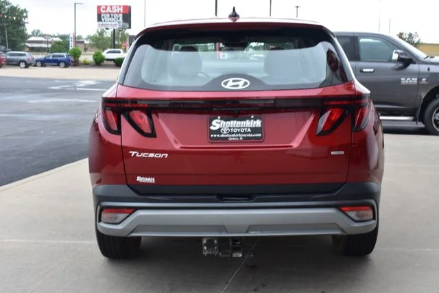 Used 2025 Red Hyundai SE image 6