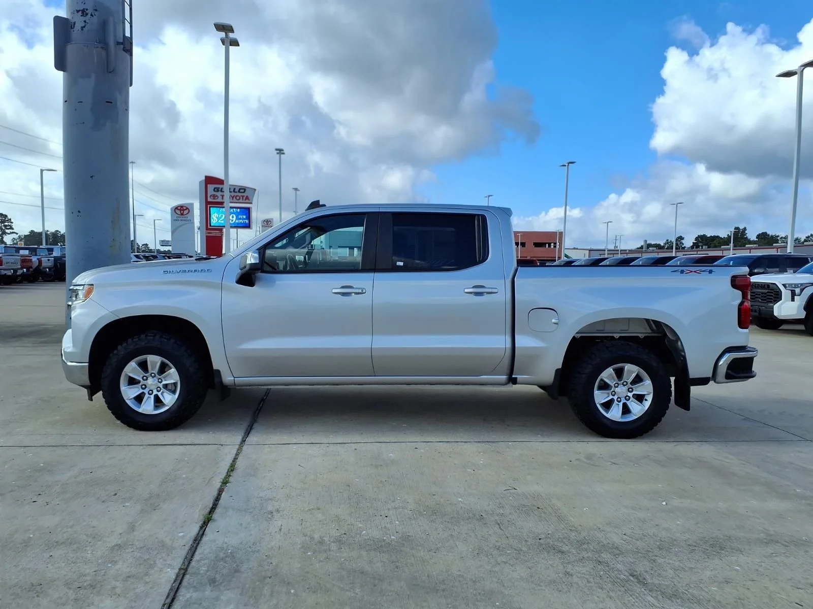 Used 2022 Silver Chevrolet LT image 8