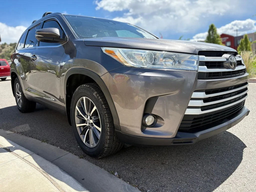 Used 2019 Predawn Gray Mica Toyota XLE image 11