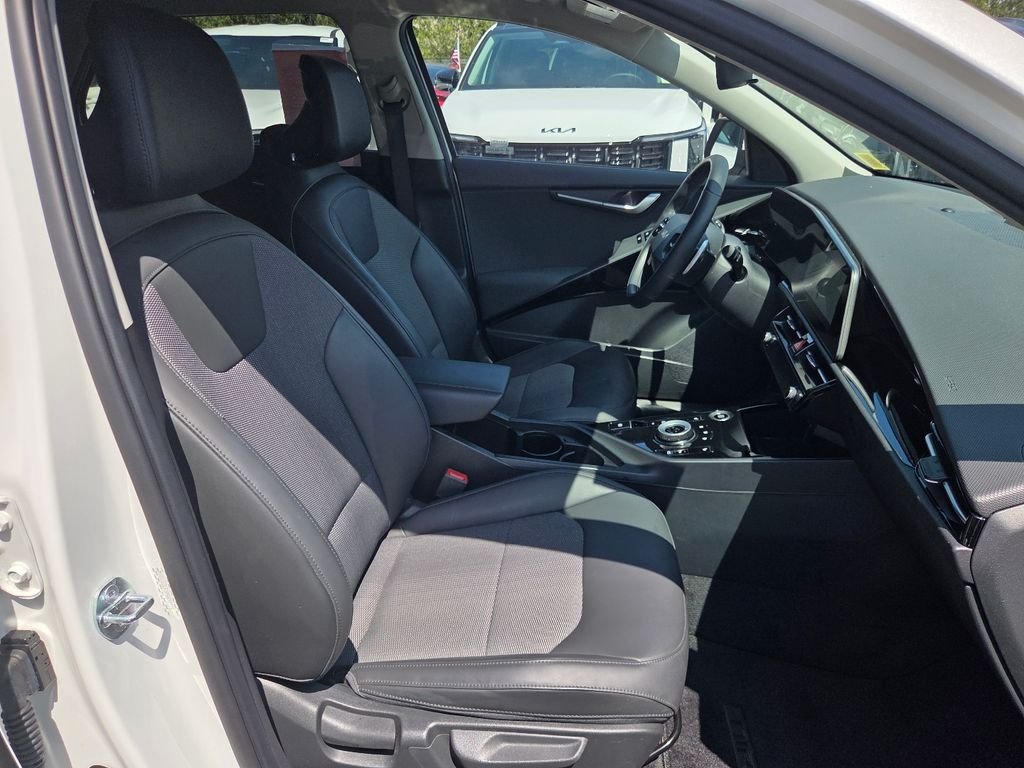 Used 2023 White Kia EX image 27