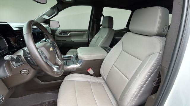 Used 2025 White Chevrolet LTZ image 18