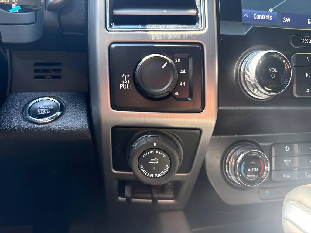Used 2019  Ford XL image 25