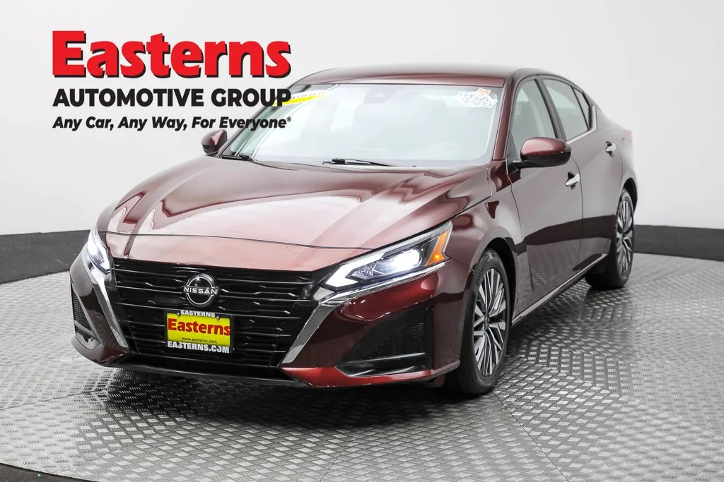 Used 2023 Red Nissan 2.5 SV image 1