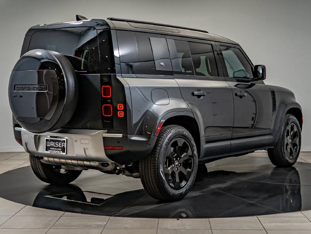 Used 2024 Gray Land Rover S image 10