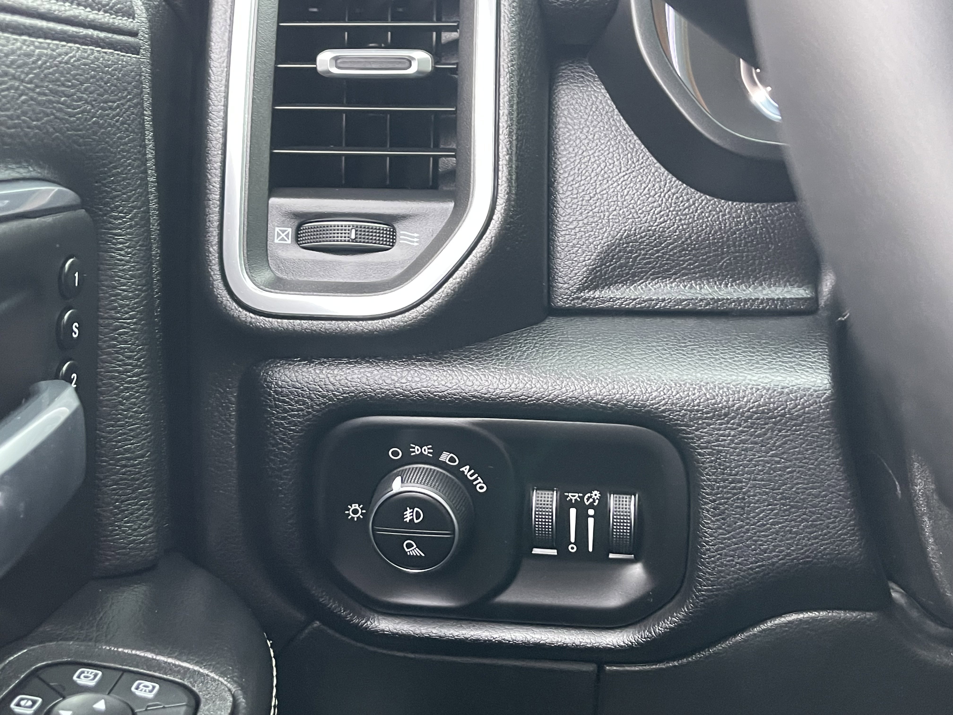 New 2026 Bright White Clear-Coat Exterior Paint RAM Laramie image 35