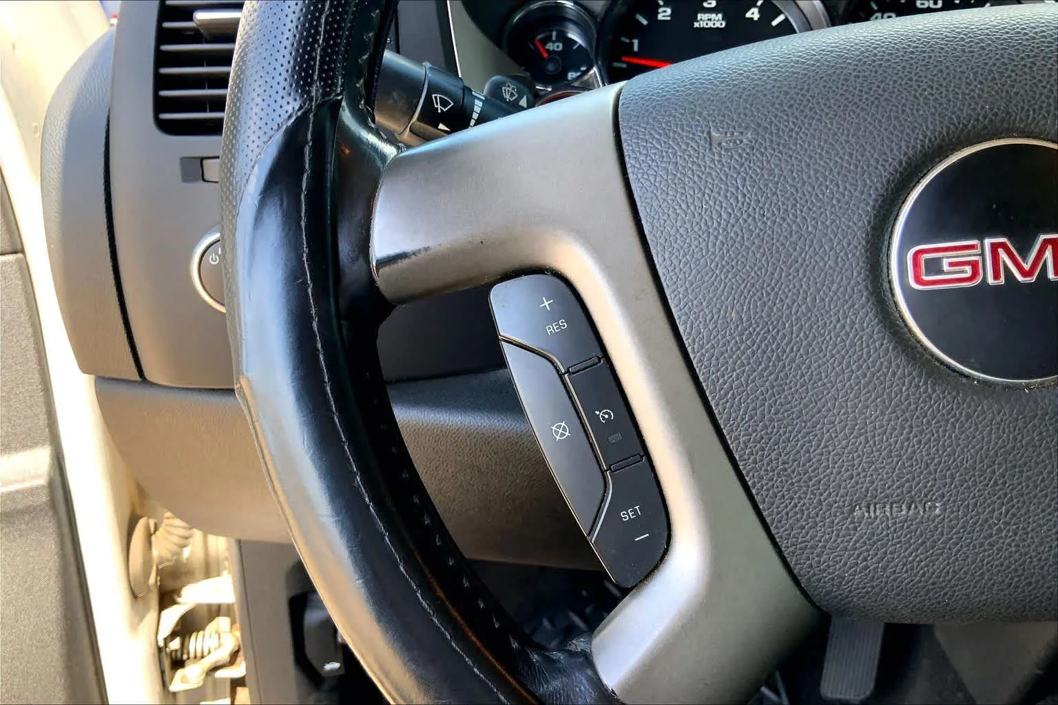 Used 2012 Quicksilver Metallic GMC SLE image 21