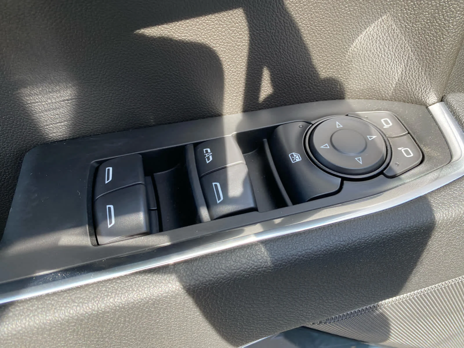 New 2026 Summit White GMC SLE image 7