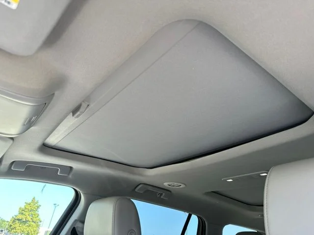 Used 2023 White GMC SLT image 22