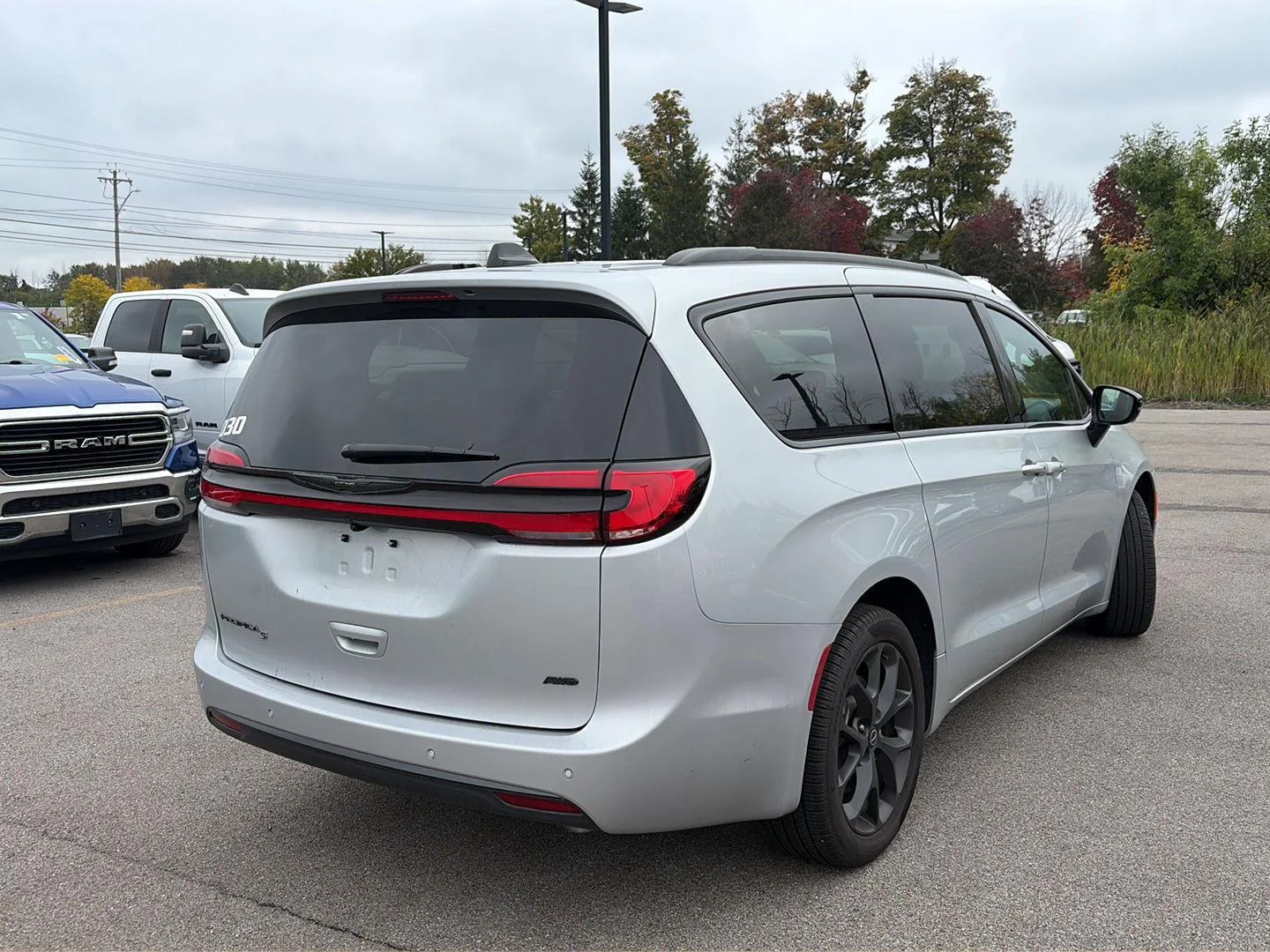 Used 2026 Silver Mist Clearcoat Chrysler Select image 2
