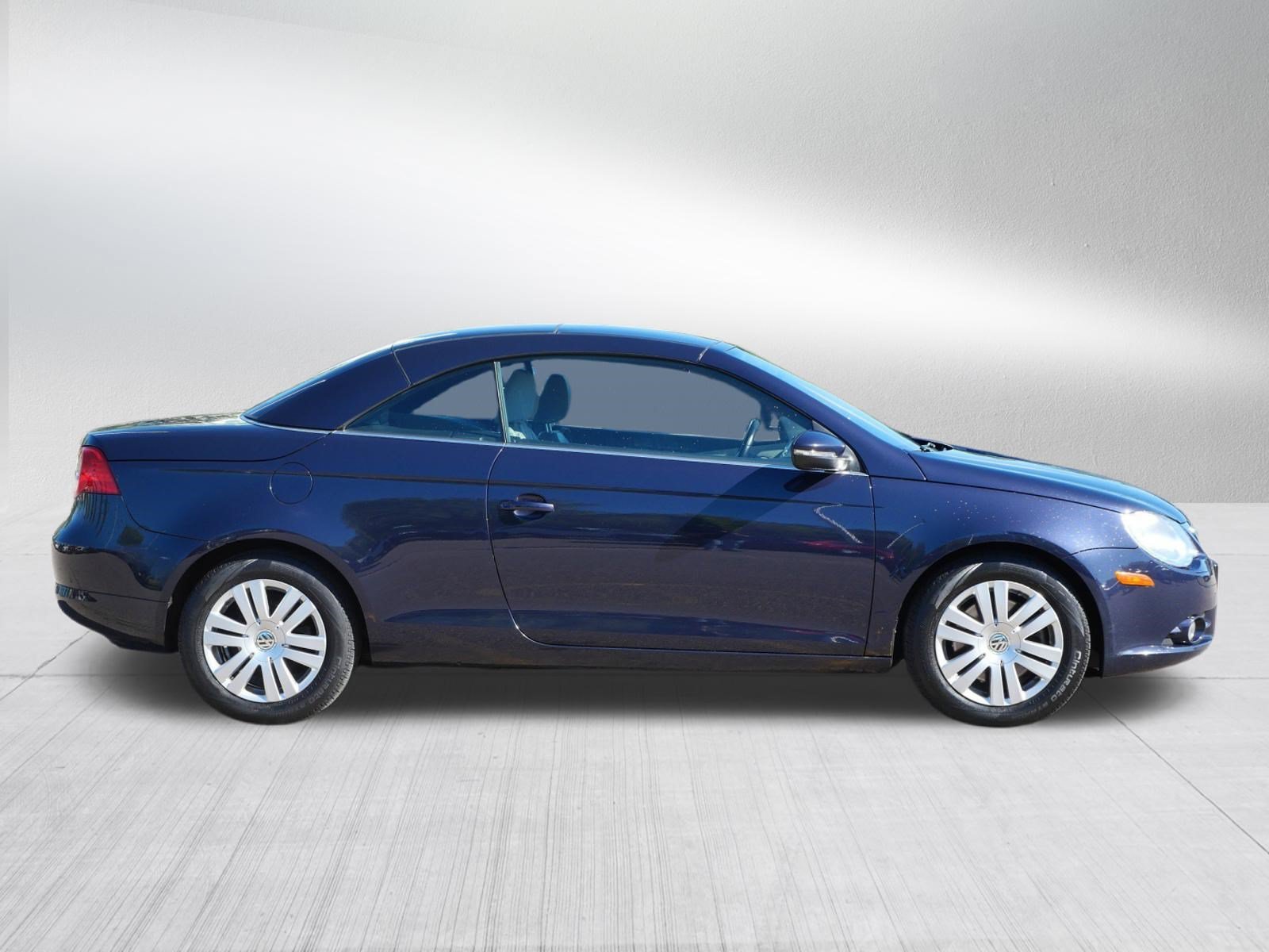 Used 2010 Eismeer Blue Metallic Volkswagen Komfort image 6