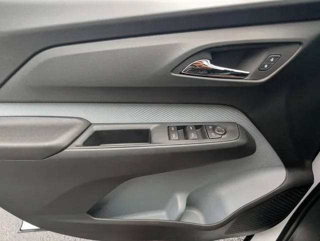 New 2027 Summit White Chevrolet LT image 14