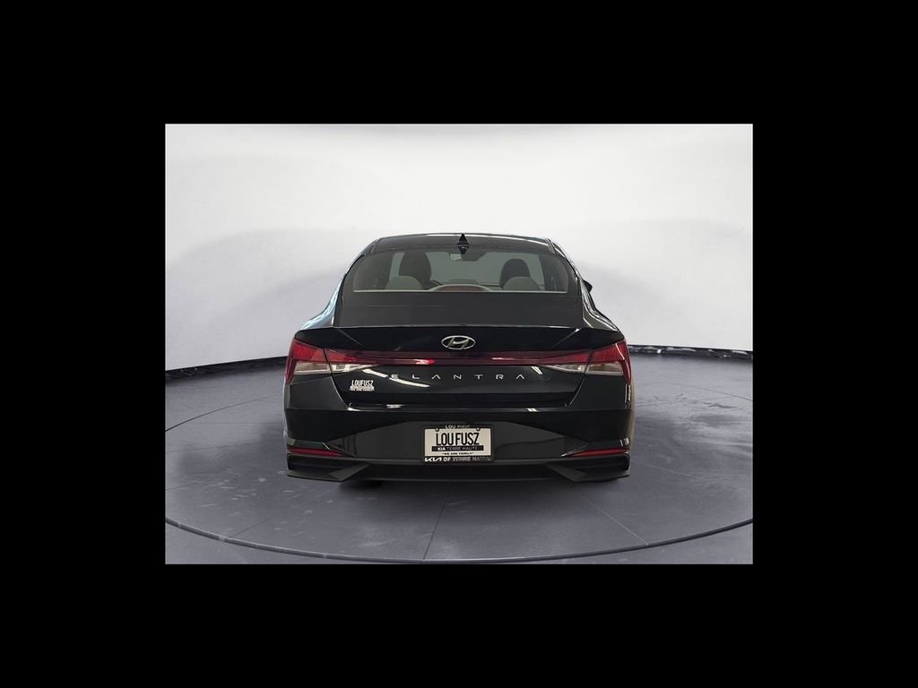 Used 2022 Black Hyundai SEL image 5