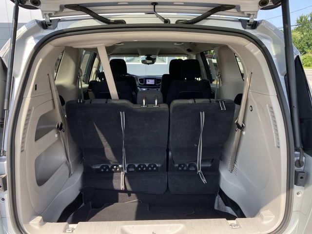 Used 2023 Silver Chrysler LX image 5