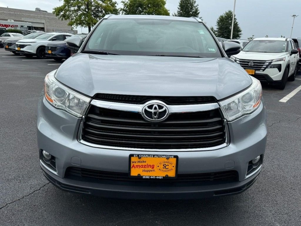 Used 2014 Silver Toyota XLE V6 image 9