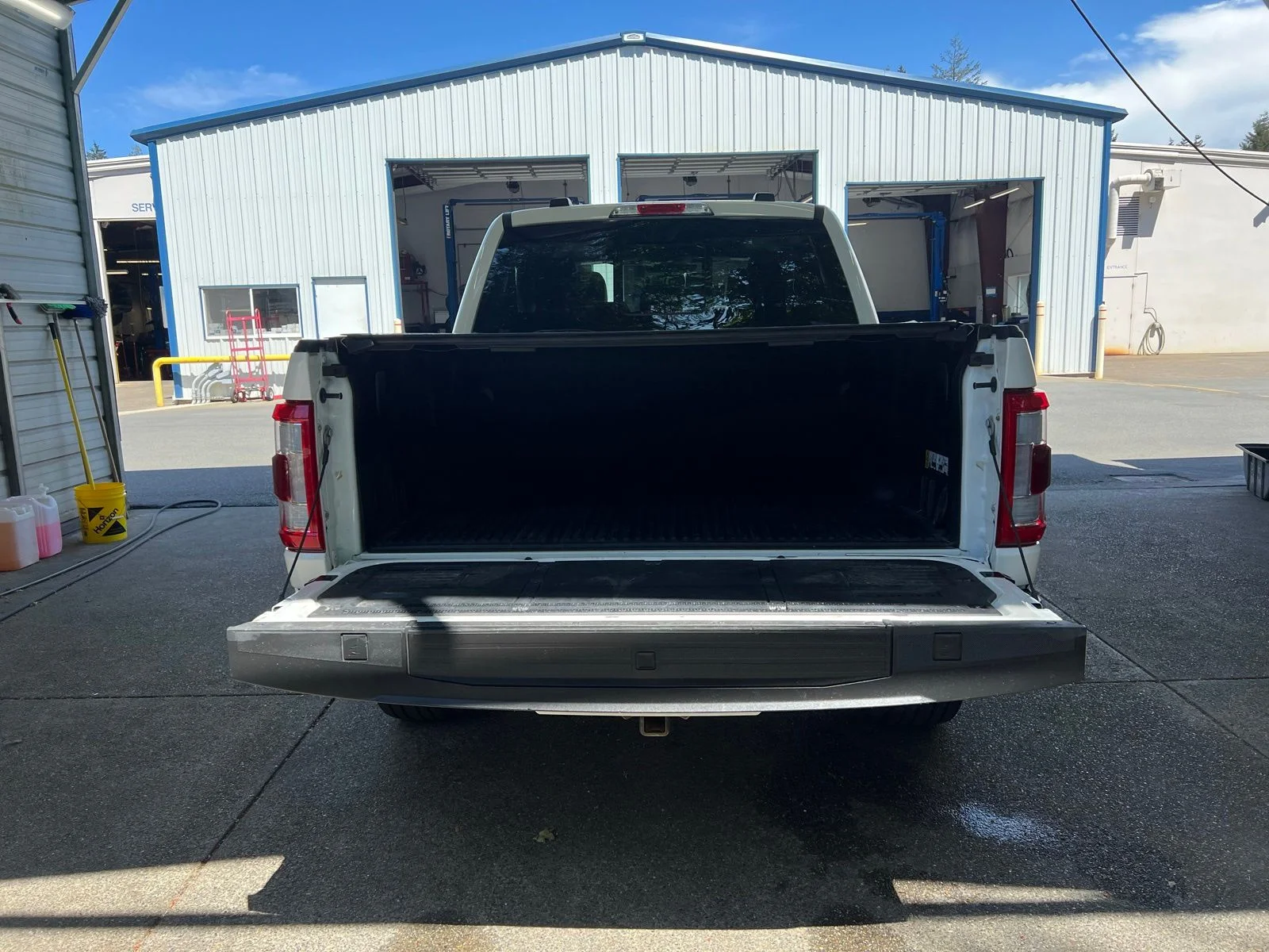Used 2023 White Ford Limited image 7