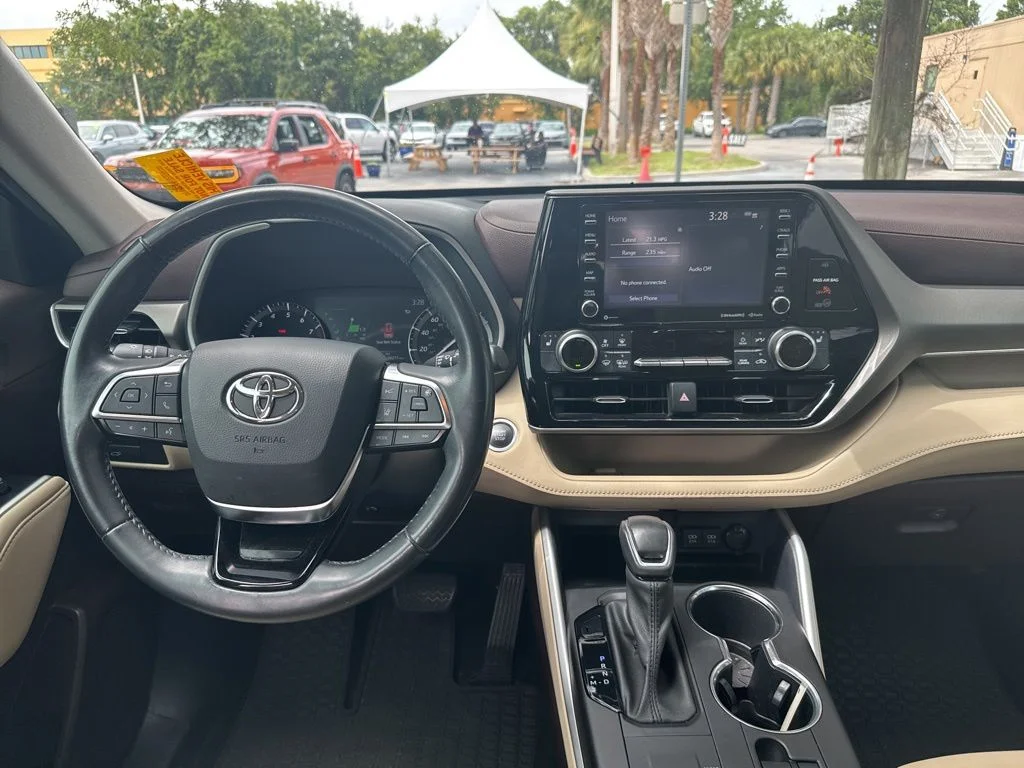 Used 2020 Magnetic Gray Metallic Toyota XLE image 23