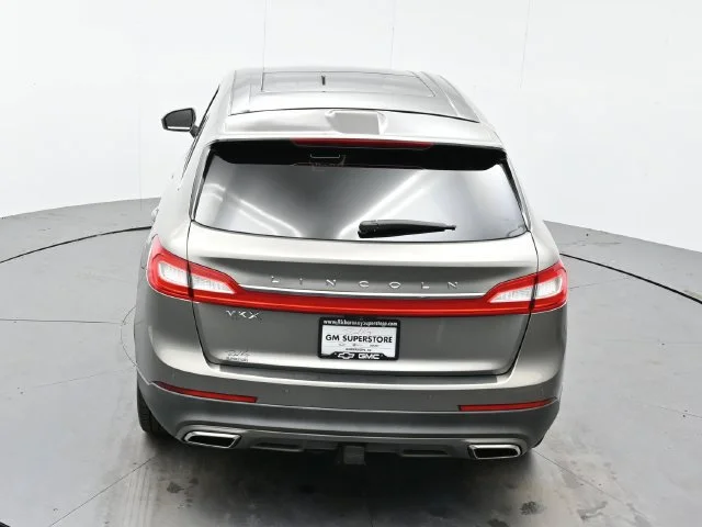 Used 2016 Luxe Metallic Lincoln Reserve image 39