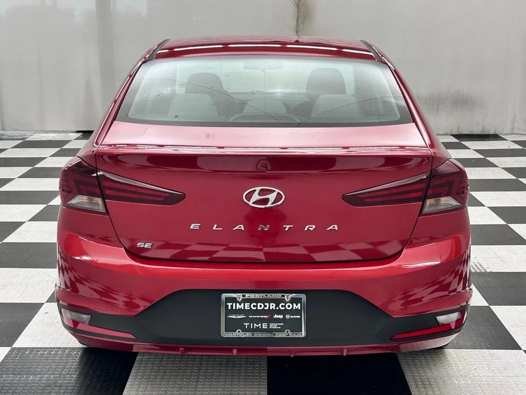 Used 2019 Red Hyundai SE image 6