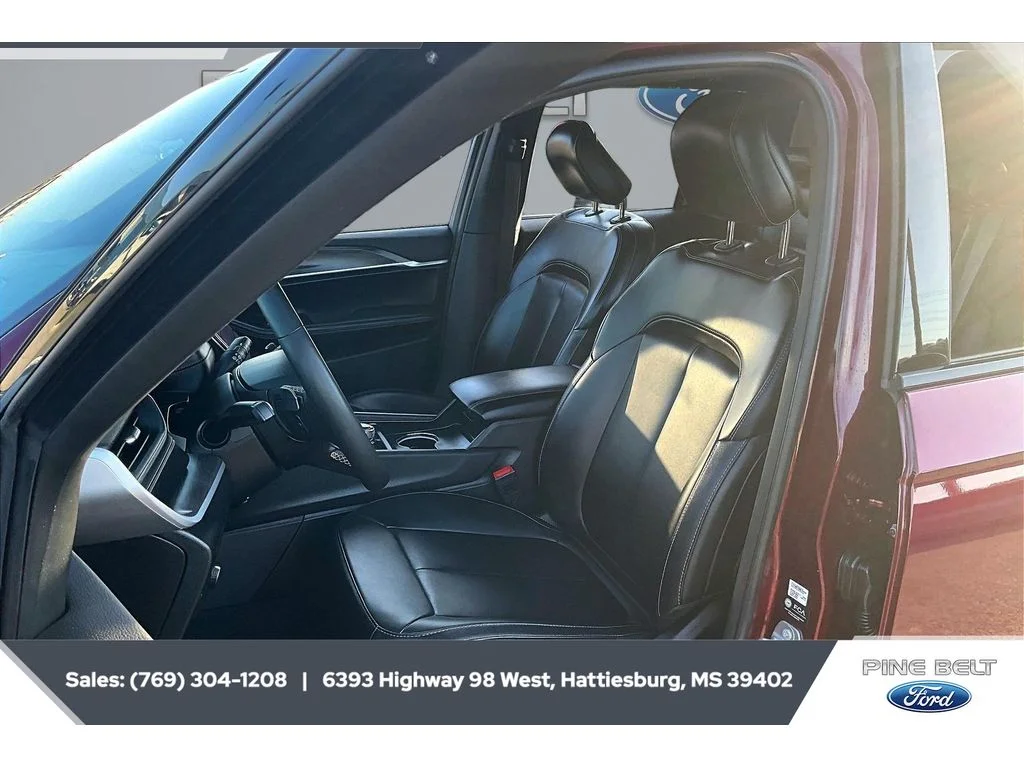 Used 2025 Velvet Red Pearlcoat Jeep Limited image 19