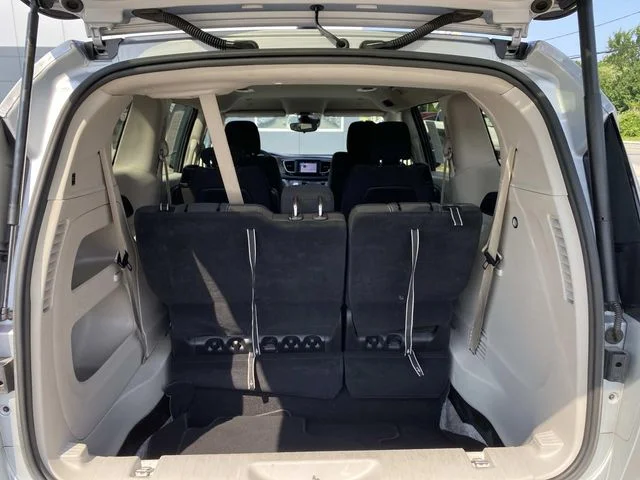 Used 2023 Silver Chrysler LX image 5