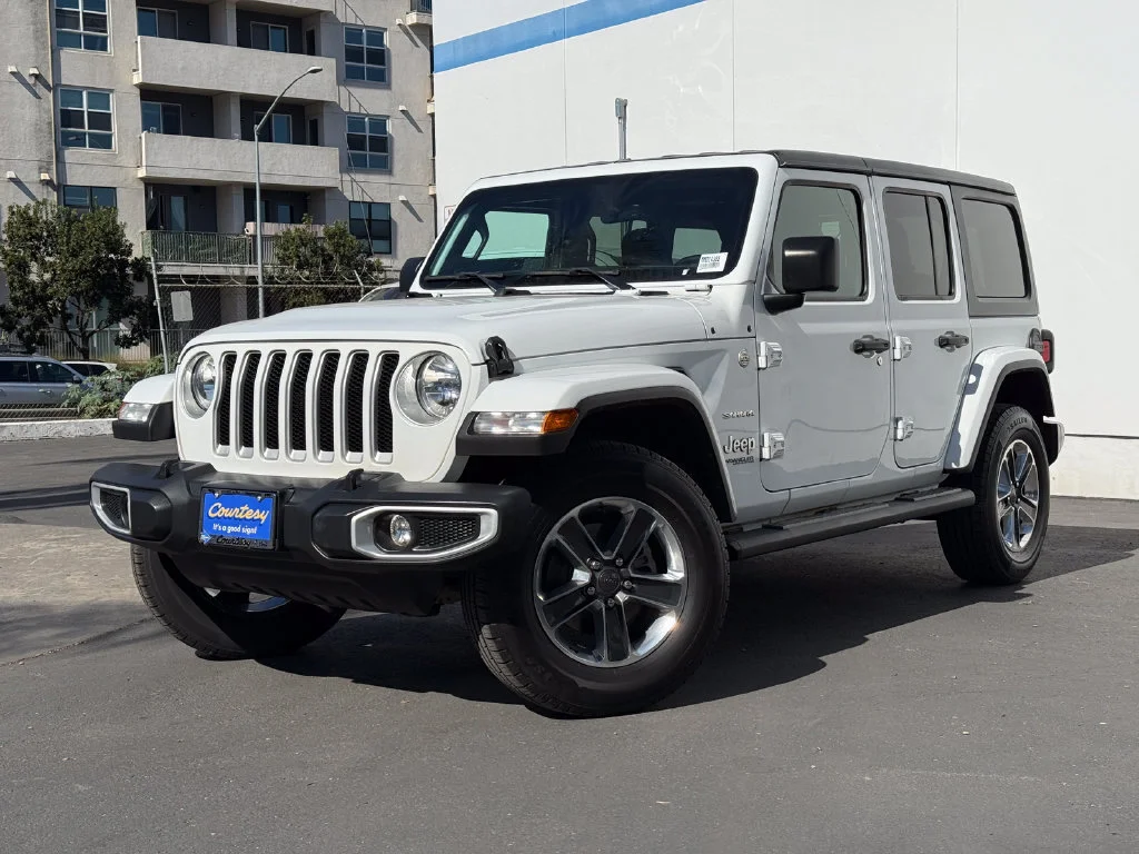 Used 2022  Jeep Unlimited Sahara image 2