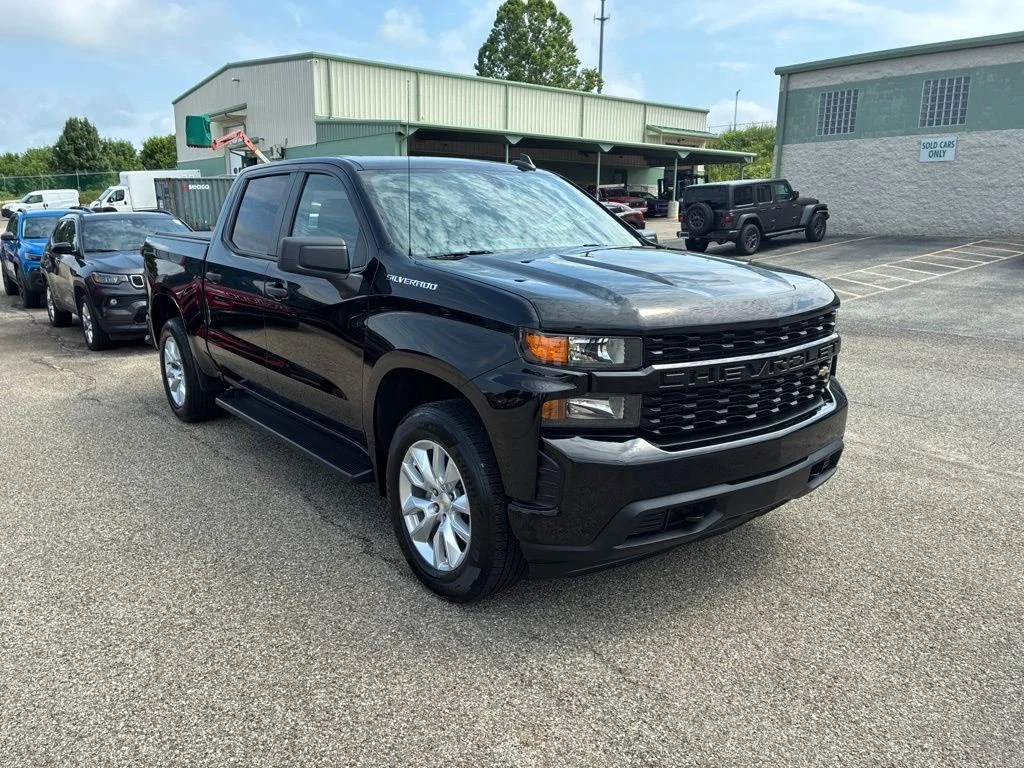 Used 2022 Black Chevrolet Custom image 7